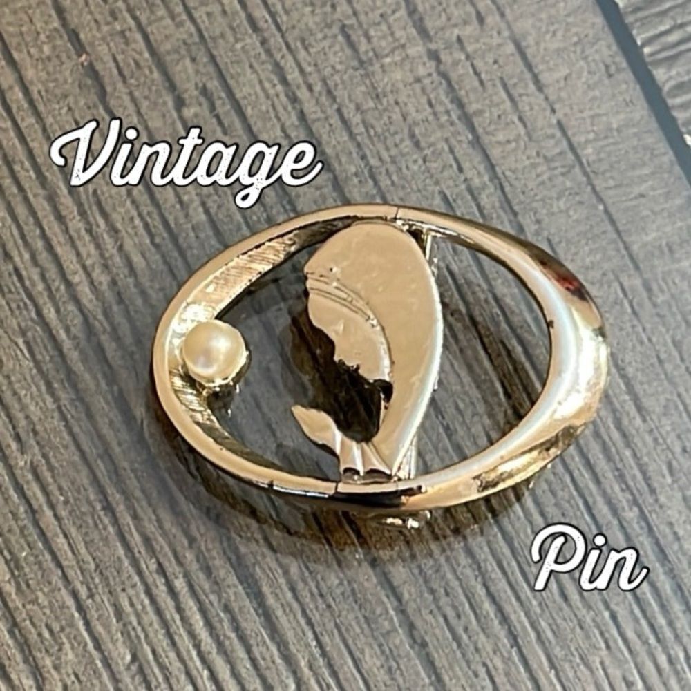 Vintage Silver-Tone Praying Mother Mary Lapel Pin Religious Catholic